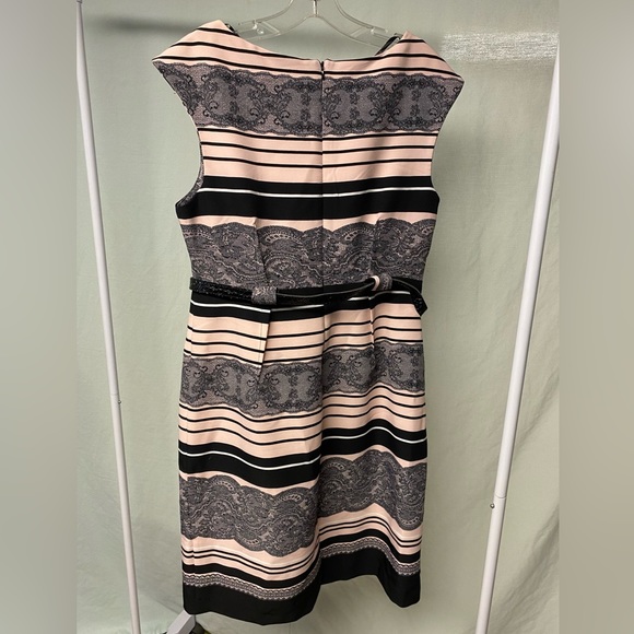 Emma & Michele Women’s Dress - Picture 3 of 4